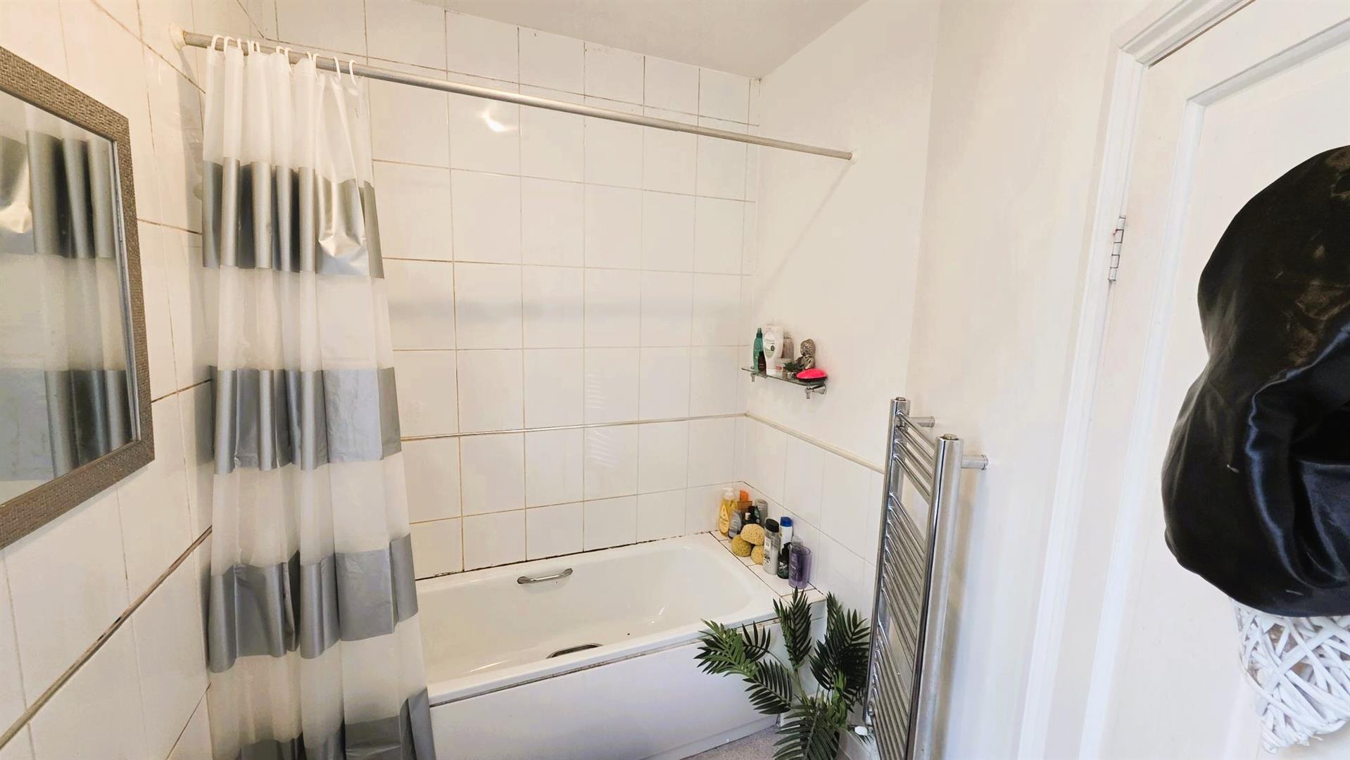 Coldstream Street, Llanelli, SA15 3BG